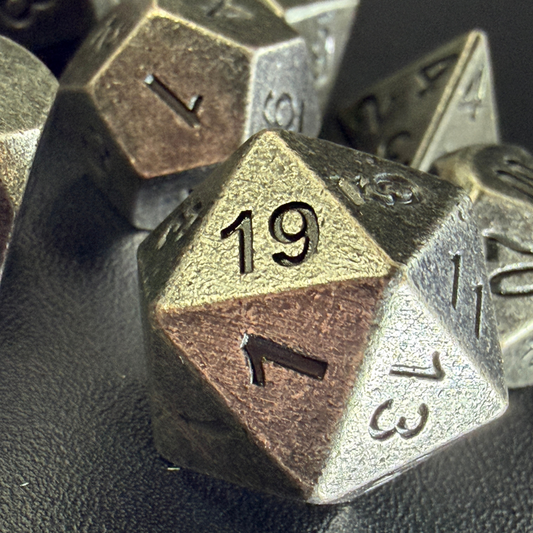 Set de 7 dés métalliques – Argent vieilli