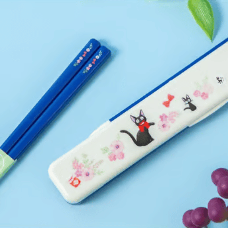 GHIBLI - KIKI LA PETITE SORCIÈRE - COFFRET DE BAGUETTES JIJI GUIRLANDE DE FLEURS 18CM