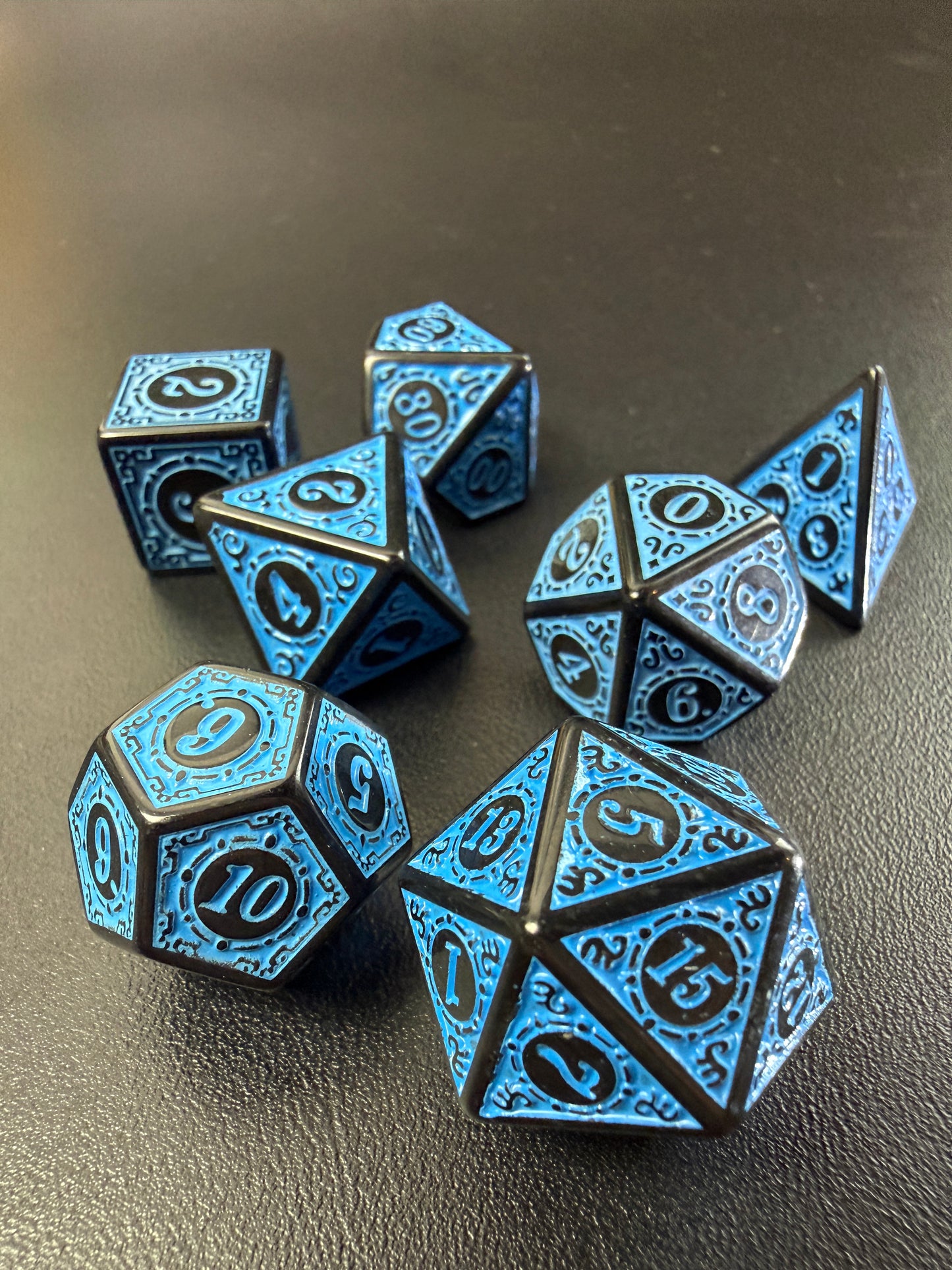 Set de 7 dés polyédriques JDR – Bleu & Noir